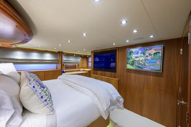 Slide: The Image of Hatteras 100 MAGIC - Master Stateroom 2005 Hatteras 100 Motoryacht MAGIC - 7511824