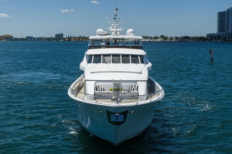 Slide: The Image of Hatteras 100 MAGIC - Bow Profile 2005 Hatteras 100 Motoryacht MAGIC - 7511918