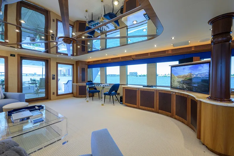 Slide: The Image of Hatteras 100 MAGIC - Salon 2005 Hatteras 100 Motoryacht MAGIC - 7511809