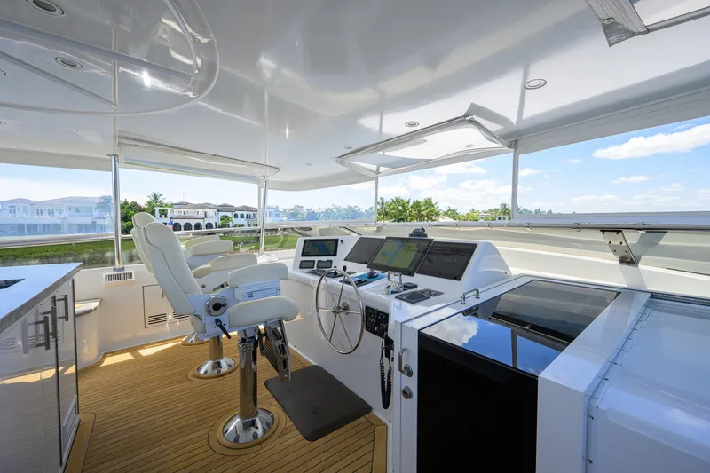 Slide: The Image of Hatteras 100 MAGIC - Flybridge 2005 Hatteras 100 Motoryacht MAGIC - 7511856