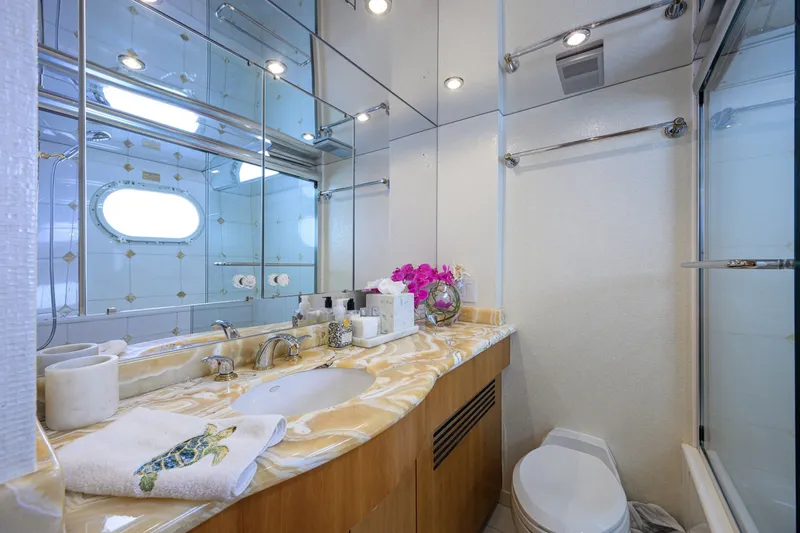 Slide: The Image of Hatteras 100 MAGIC - Starboard Guest Head 2005 Hatteras 100 Motoryacht MAGIC - 7511842