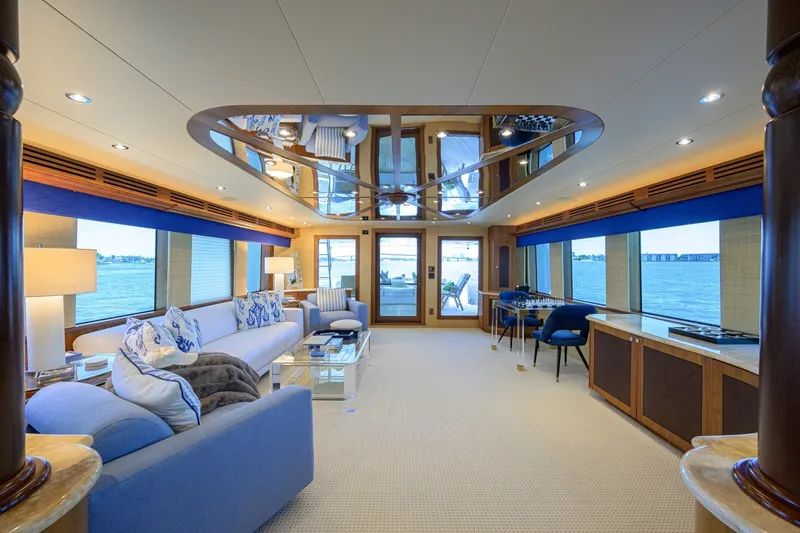 Slide: The Image of Hatteras 100 MAGIC - Salon 2005 Hatteras 100 Motoryacht MAGIC - 7511811