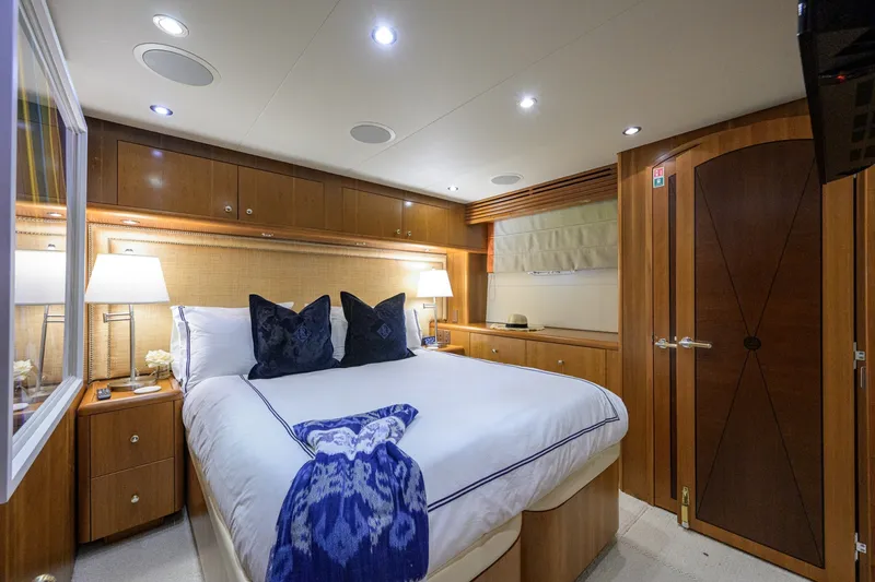 Slide: The Image of Hatteras 100 MAGIC - Aft Port Guest Stateroom 2005 Hatteras 100 Motoryacht MAGIC - 7511827
