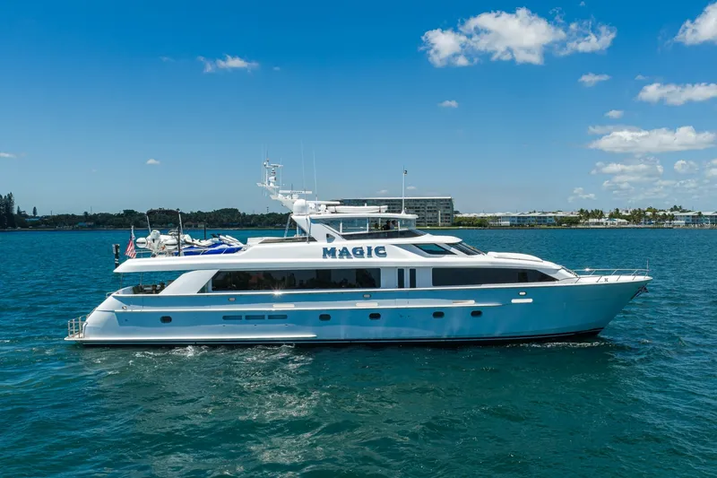 The Image of Hatteras 100 Motor Yacht 2005 - 7771615