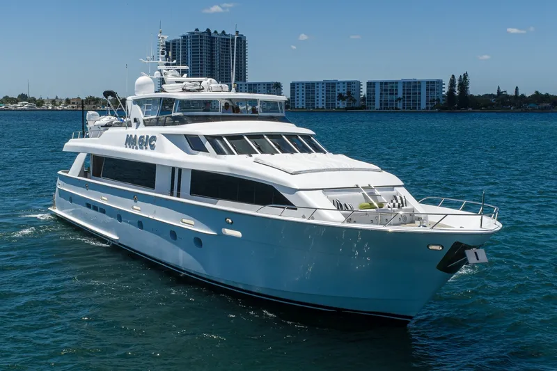 Slide: The Image of Hatteras 100 MAGIC - Starboard Bow Aerial profile 2005 Hatteras 100 Motoryacht MAGIC - 7511917