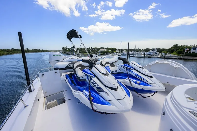 Slide: The Image of Hatteras 100 MAGIC - Toys 2005 Hatteras 100 Motoryacht MAGIC - 7666996