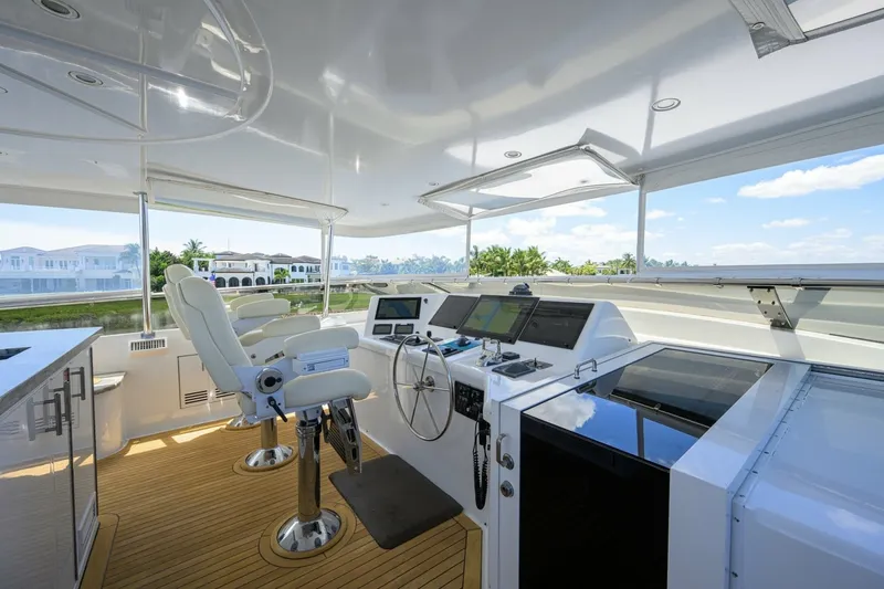 Slide: The Image of Hatteras 100 MAGIC - Flybridge 2005 Hatteras 100 Motoryacht MAGIC - 7666992