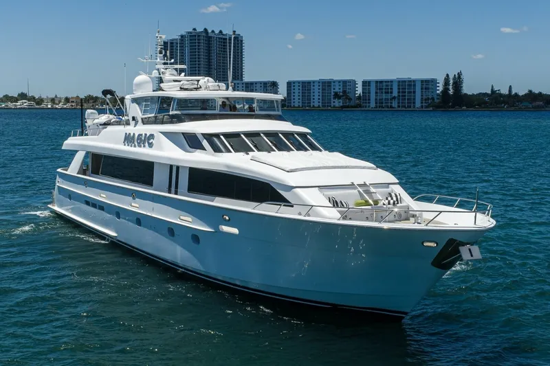 Slide: The Image of Hatteras 100 MAGIC - Starboard Bow Aerial profile 2005 Hatteras 100 Motoryacht MAGIC - 7667016