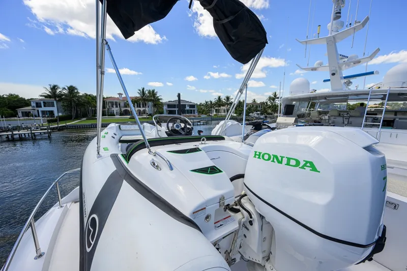 Slide: The Image of Hatteras 100 MAGIC - Toys 2005 Hatteras 100 Motoryacht MAGIC - 7511867