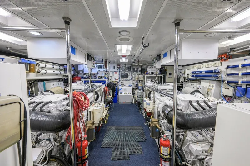 Slide: The Image of Hatteras 100 MAGIC - Engine Room 2005 Hatteras 100 Motoryacht MAGIC - 7667011