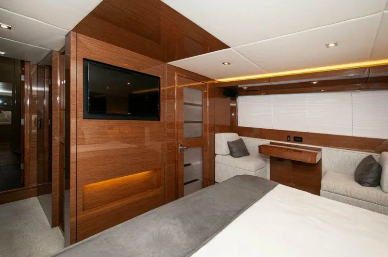 Slide: The Image of 2020 Cruisers Yachts- HARPER BELL- Master SR 6 - 4749377