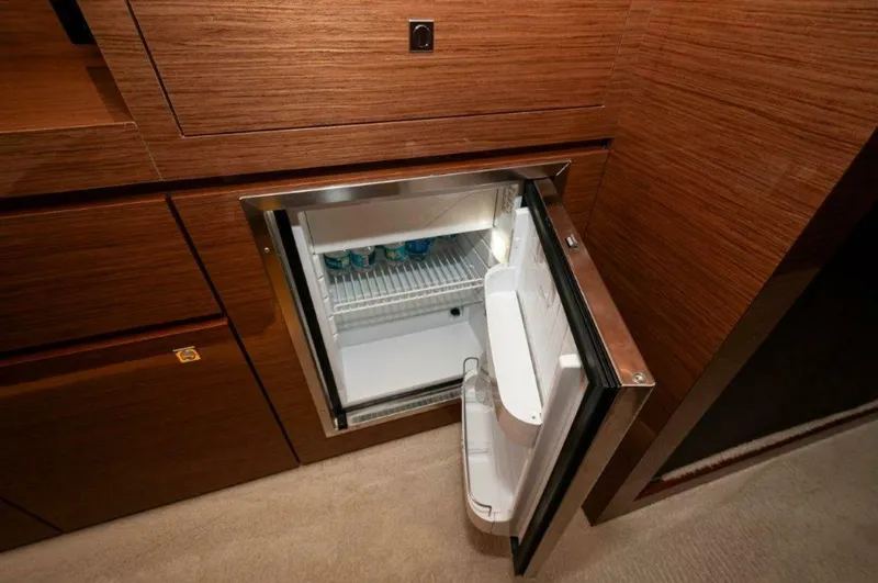 Slide: The Image of 2020 Cruisers Yachts- HARPER BELL- Master SR 4 - 4749375