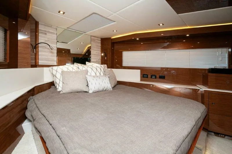 Slide: The Image of 2020 Cruisers Yachts- HARPER BELL- VIP SR 2 - 4749391