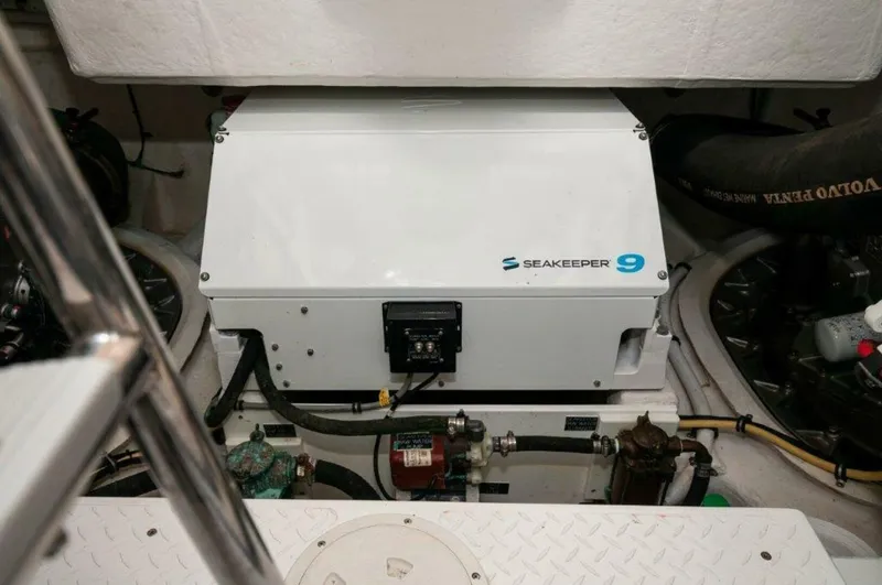 Slide: The Image of 2020 Cruisers Yachts- HARPER BELL- Seakeeper - 4749383