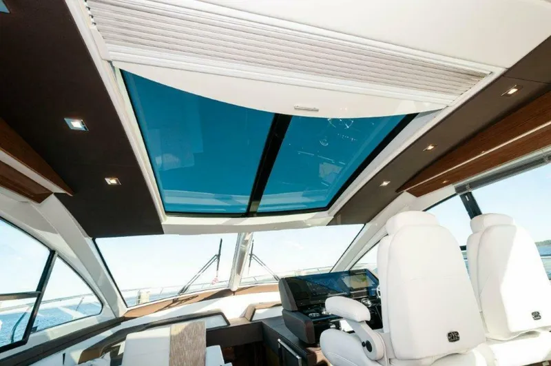 Slide: The Image of 2020 Cruisers Yachts- HARPER BELL- Sun Roof - 4749385