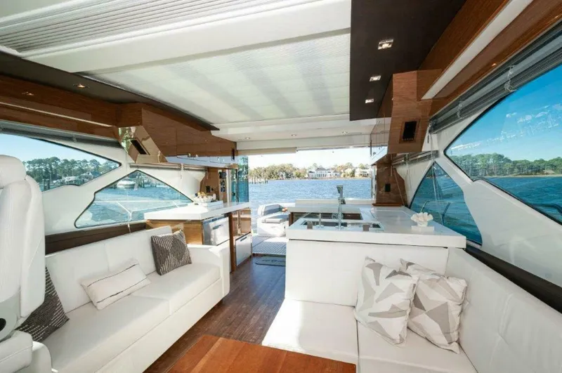 Slide: The Image of 2020 Cruisers Yachts- HARPER BELL- Salon 5 - 4749382