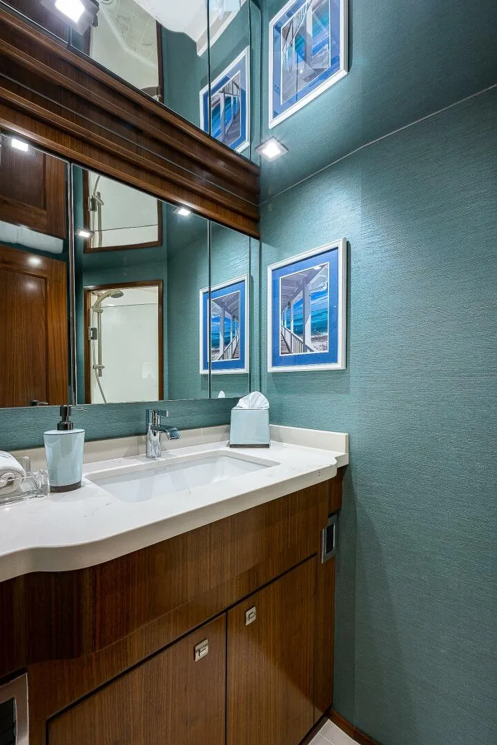 Slide: The Image of Port Guest Head - 4680993