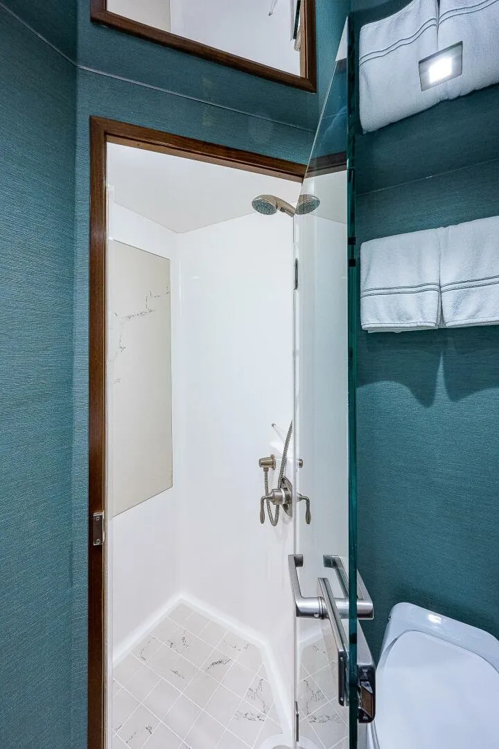 Slide: The Image of Port Guest Head - 4680995