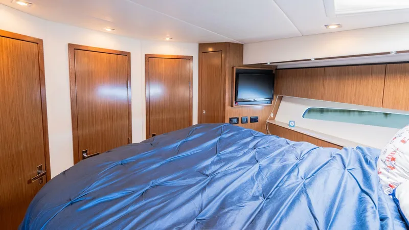 Slide: The Image of Cruisers Yachts 48 Cantius 2013 - 4681952