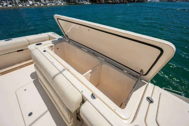 Slide: The Image of Grady-White 33 Reel Chaos - Livewell 2020 Grady-White 33 Reel Chaos - 4682443