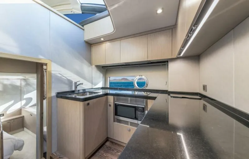 Slide: The Image of Sunseeker Predator 2017 - 4686558