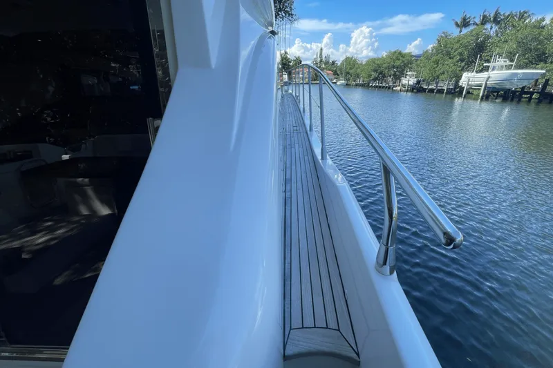 Slide: The Image of Azimut 58 FLY 2012 - 4963529