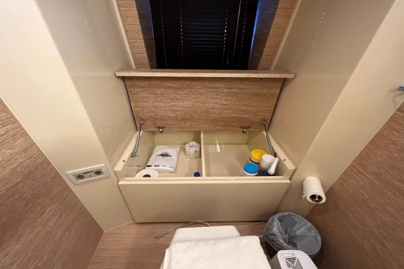 Slide: The Image of Azimut 58 FLY 2012 - 4963565