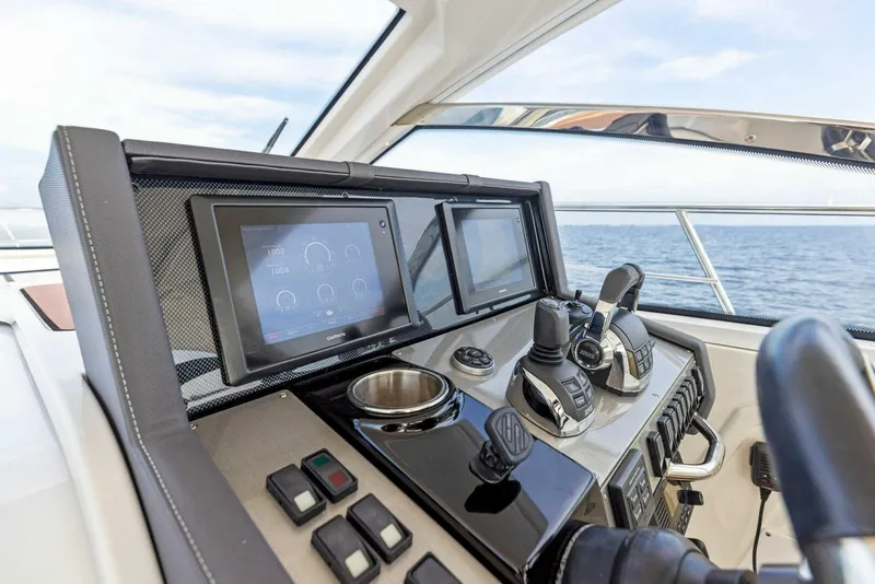 Slide: The Image of 2015 Cruisers 390 EC 'Blue Runner' - 4687958