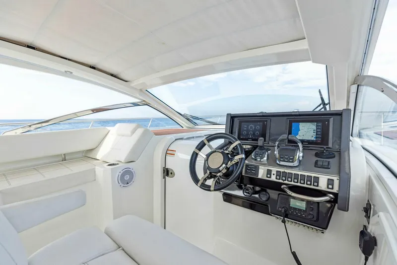 Slide: The Image of 2015 Cruisers 390 EC 'Blue Runner' - 4687960