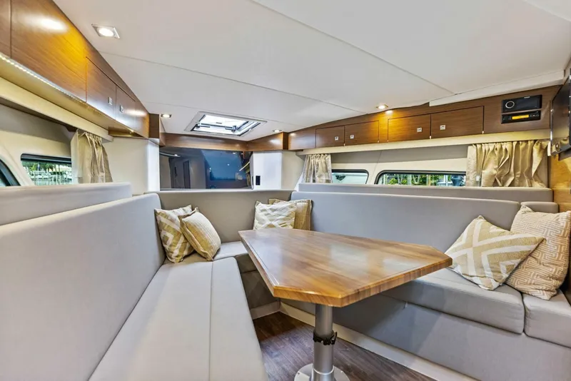 Slide: The Image of 2015 Cruisers 390 EC 'Blue Runner' Salon - 4687963