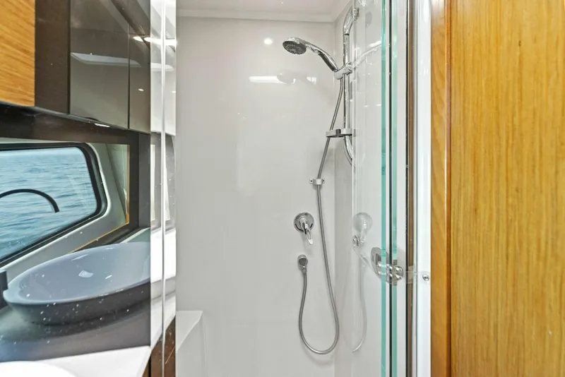 Slide: The Image of 2015 Cruisers 390 EC 'Blue Runner' - 4687971