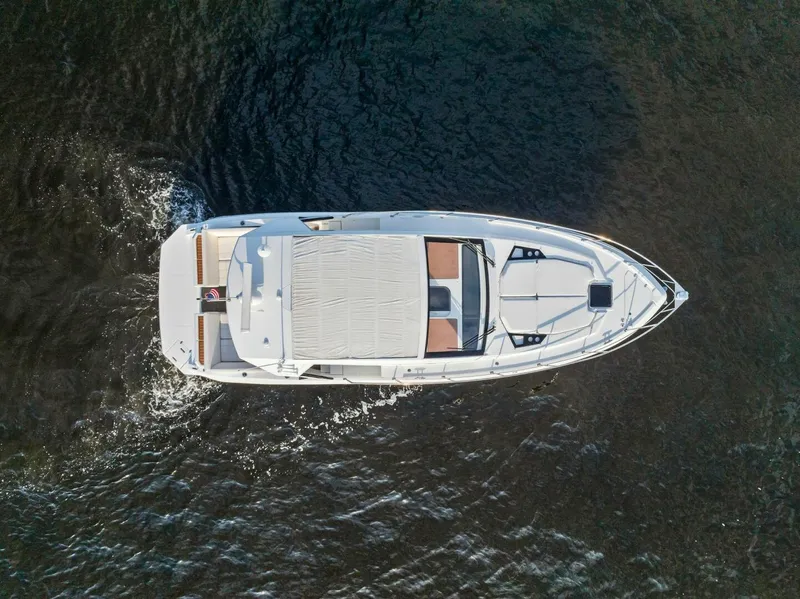 Slide: The Image of 2015 Cruisers 390 EC 'Blue Runner' - 4687992