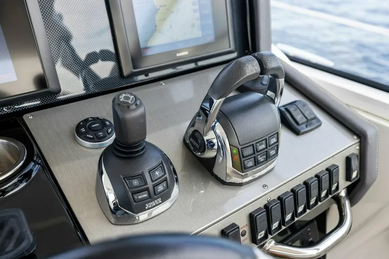 Slide: The Image of 2015 Cruisers 390 EC 'Blue Runner' - 4687959