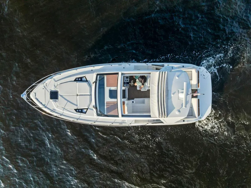 Slide: The Image of 2015 Cruisers 390 EC 'Blue Runner' - 4687985