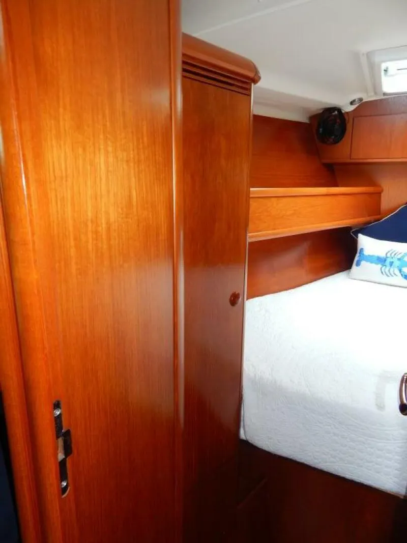 Slide: The Image of V-berth entrance - 4700209