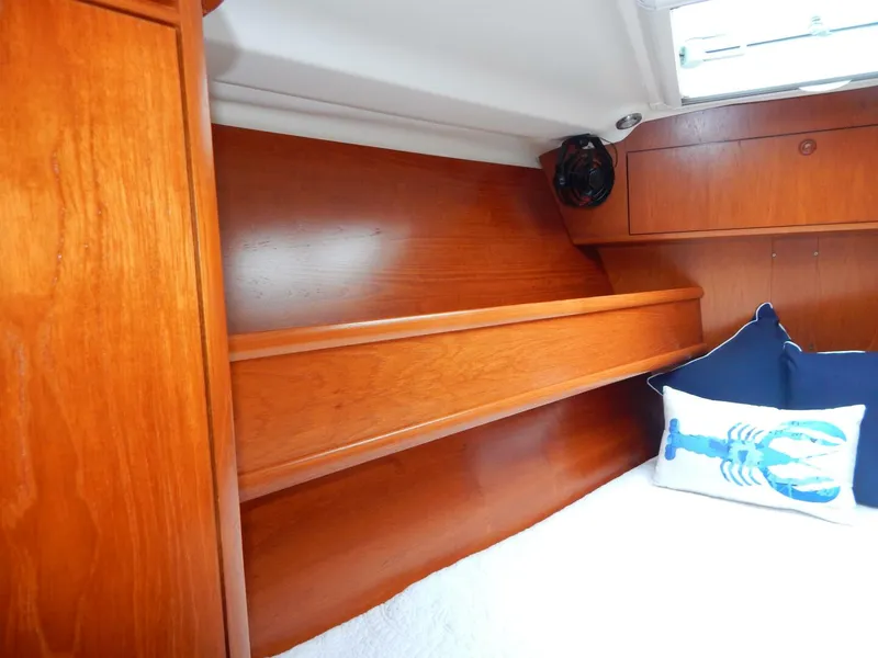 Slide: The Image of V-berth port - 4700211