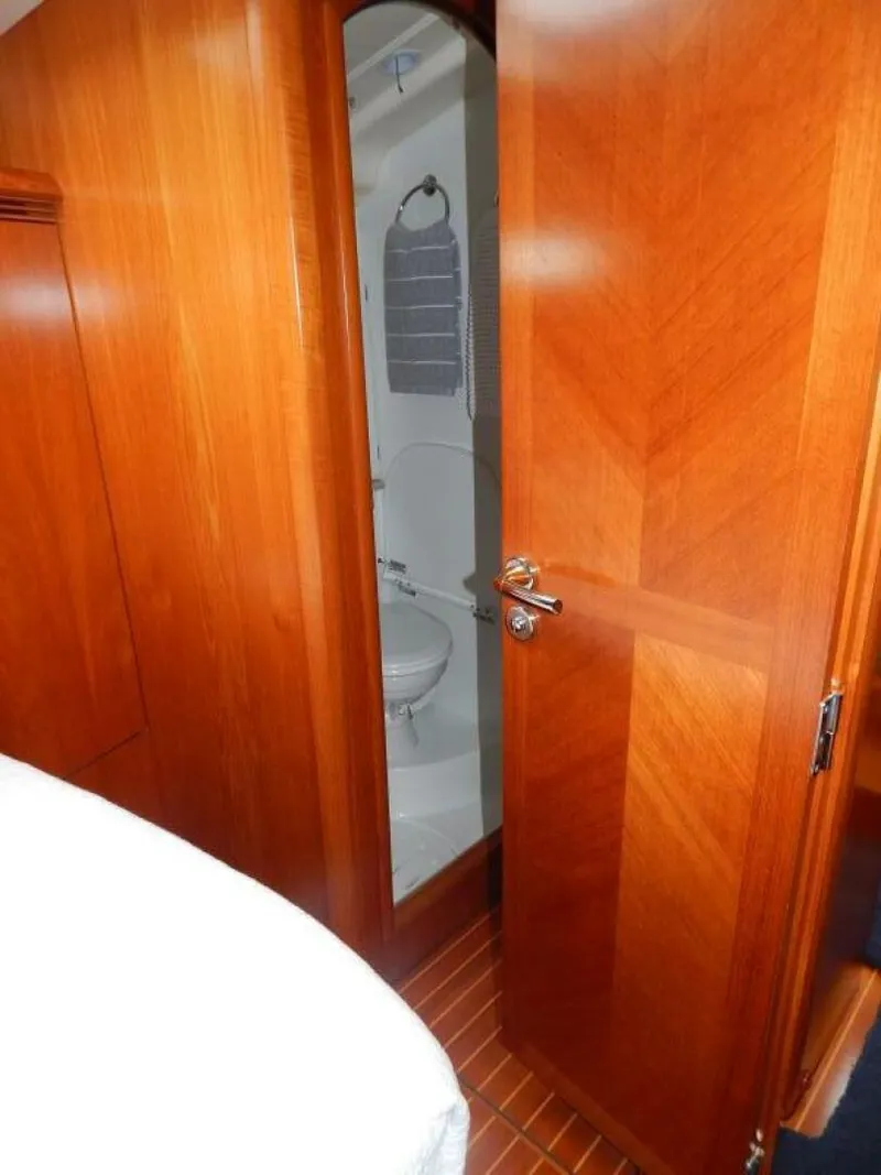 Slide: The Image of Entrance to Mis guest ensuite head - 4700214