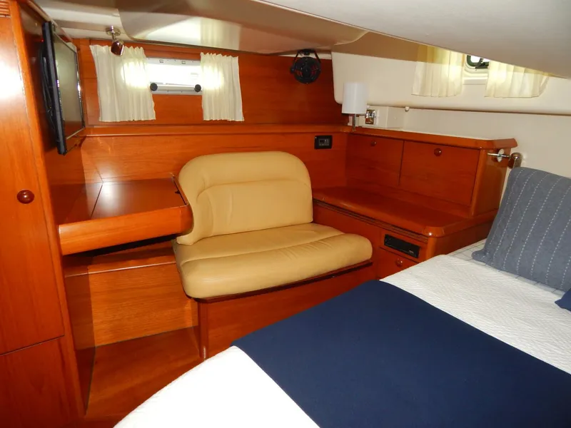 Slide: The Image of Master stateroom aft to starboard - 4700219