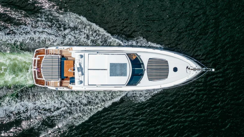 Slide: The Image of Sunseeker Predator 2010 - 4692347