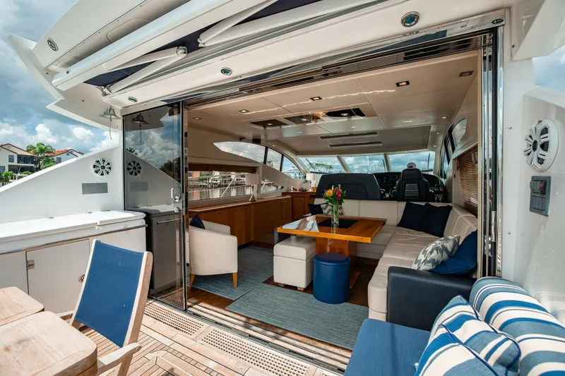 Slide: The Image of Sunseeker Predator 2010 - 4692781