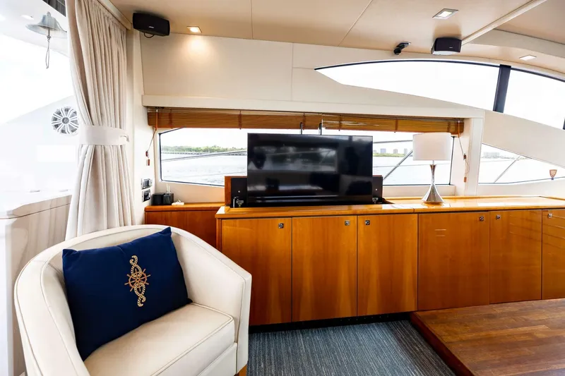 Slide: The Image of Sunseeker Predator 2010 - 4692357