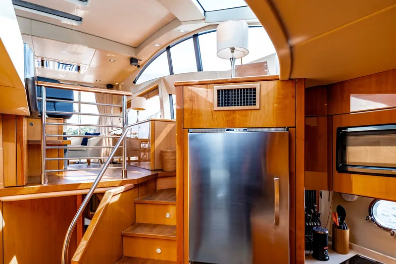 Slide: The Image of Sunseeker Predator 2010 - 4692664