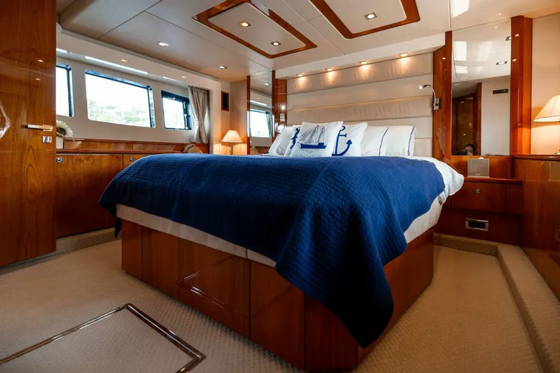 Slide: The Image of Sunseeker Predator 2010 - 4692372