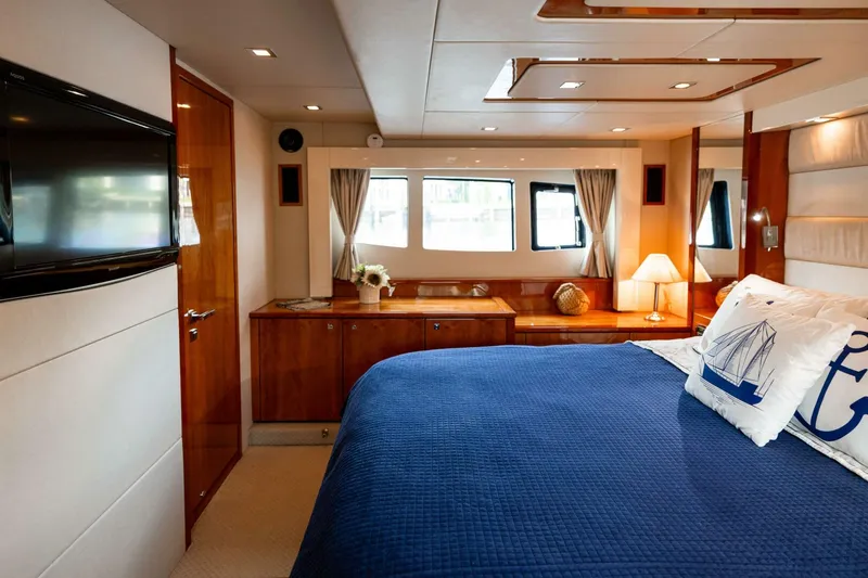 Slide: The Image of Sunseeker Predator 2010 - 4692374