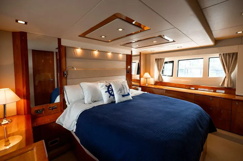 Slide: The Image of Sunseeker Predator 2010 - 4692377