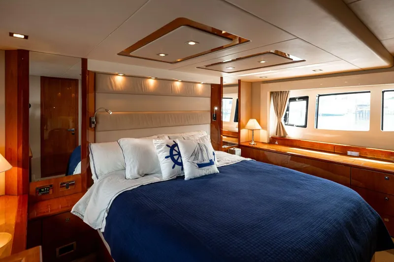 Slide: The Image of Sunseeker Predator 2010 - 4692378