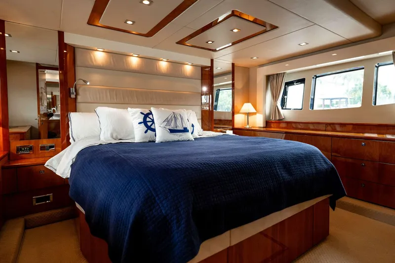 Slide: The Image of Sunseeker Predator 2010 - 4692379