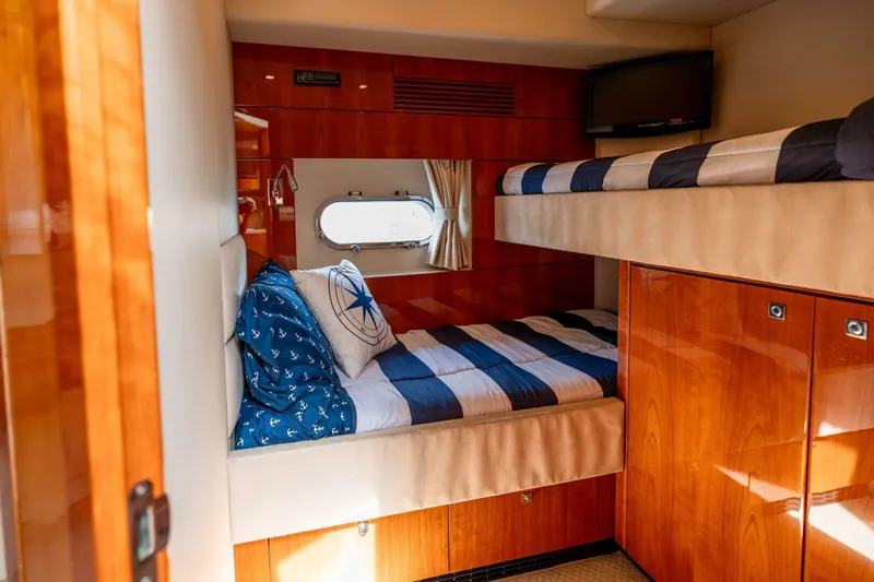 Slide: The Image of Sunseeker Predator 2010 - 4692381