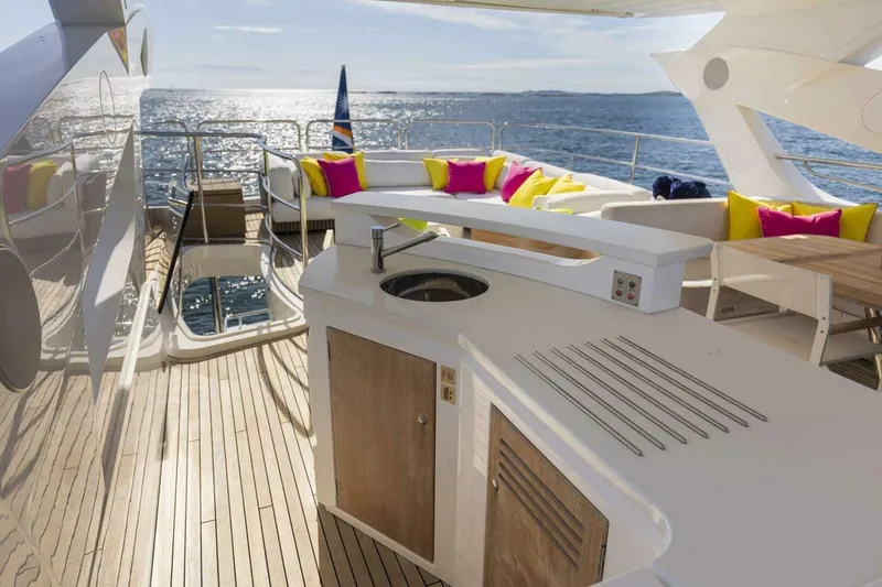 Slide: The Image of Sunseeker 95 Yacht 2017 - 4721919