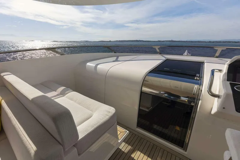 Slide: The Image of Sunseeker 95 Yacht 2017 - 4721924